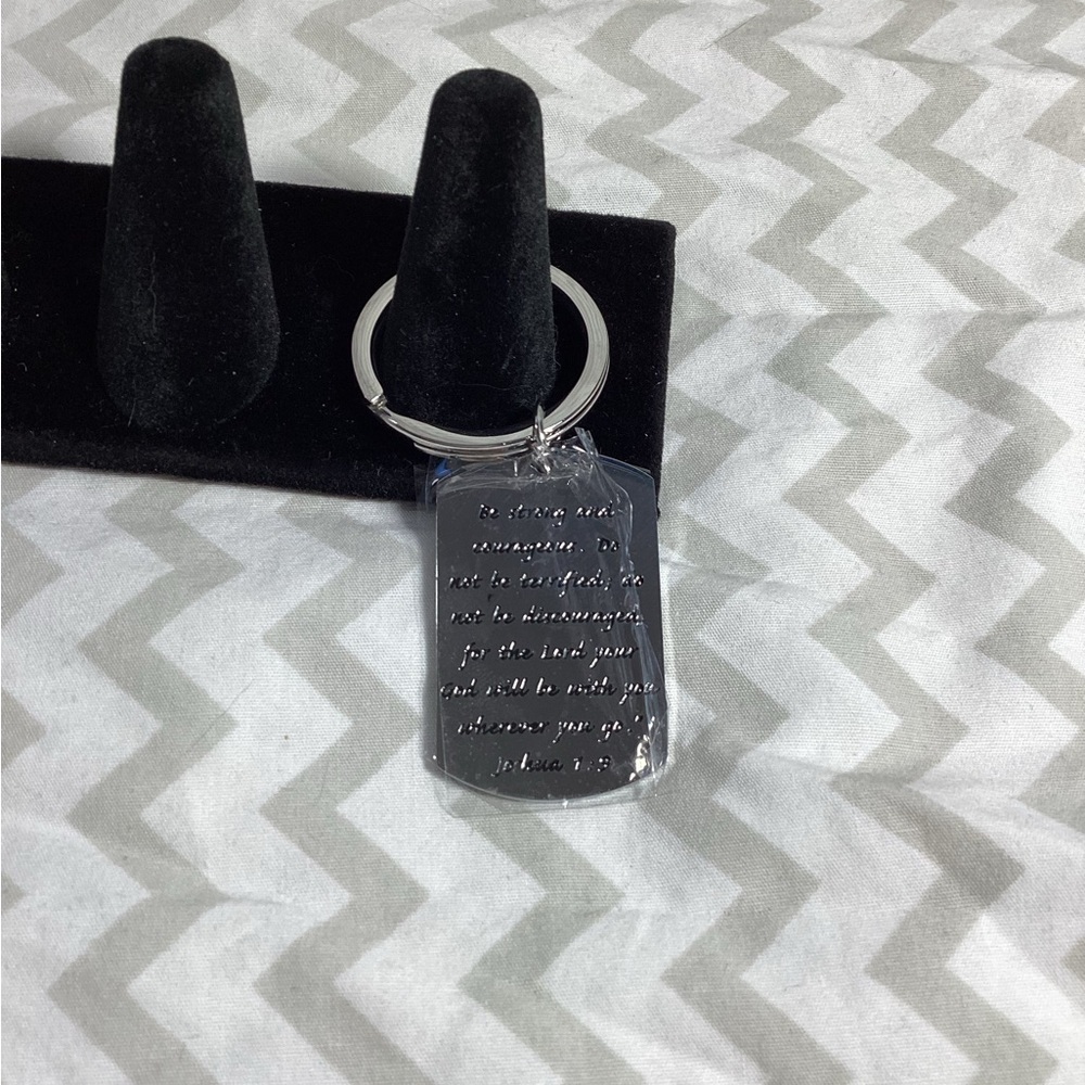 Cross Keychain - Picture 3 of 3